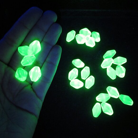 25 UG Lantern beads - Picture 8 of 10